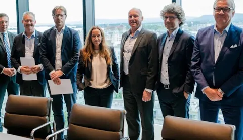 Astrup Fearnley and Veracity contract signing